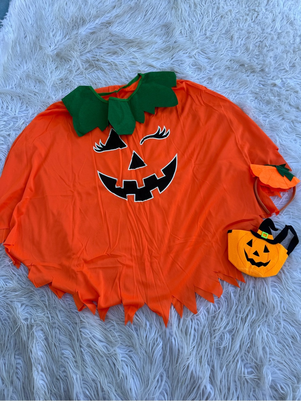 Women’s pumpkin poncho costume (D4)